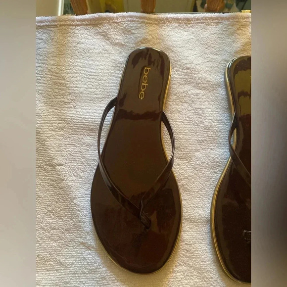 Brown and Gold Bebe flip flops NWOT 7 1/2 - Picture 2 of 7